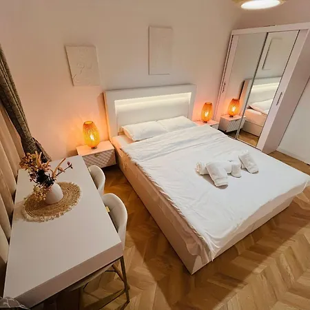 Daire Mira - A For - Old Town *