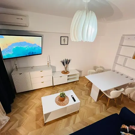 Mira - A For - Old Town Bükreş