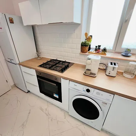 Mira - A For - Old Town Apartment