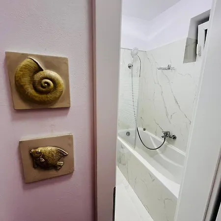 Mira - A For - Old Town Apartment