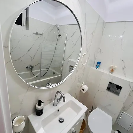 Mira - A For - Old Town * Бухарест